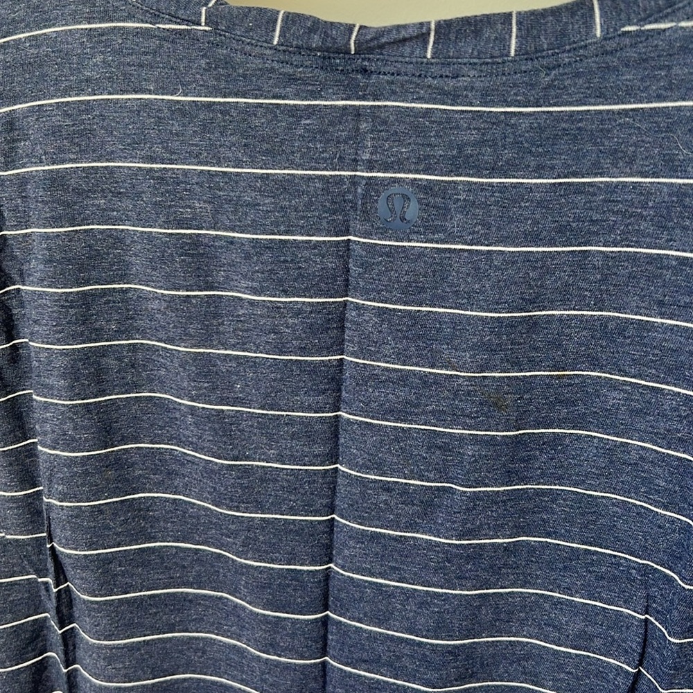 Lululemon Muscle Tank - Picture 3 of 4